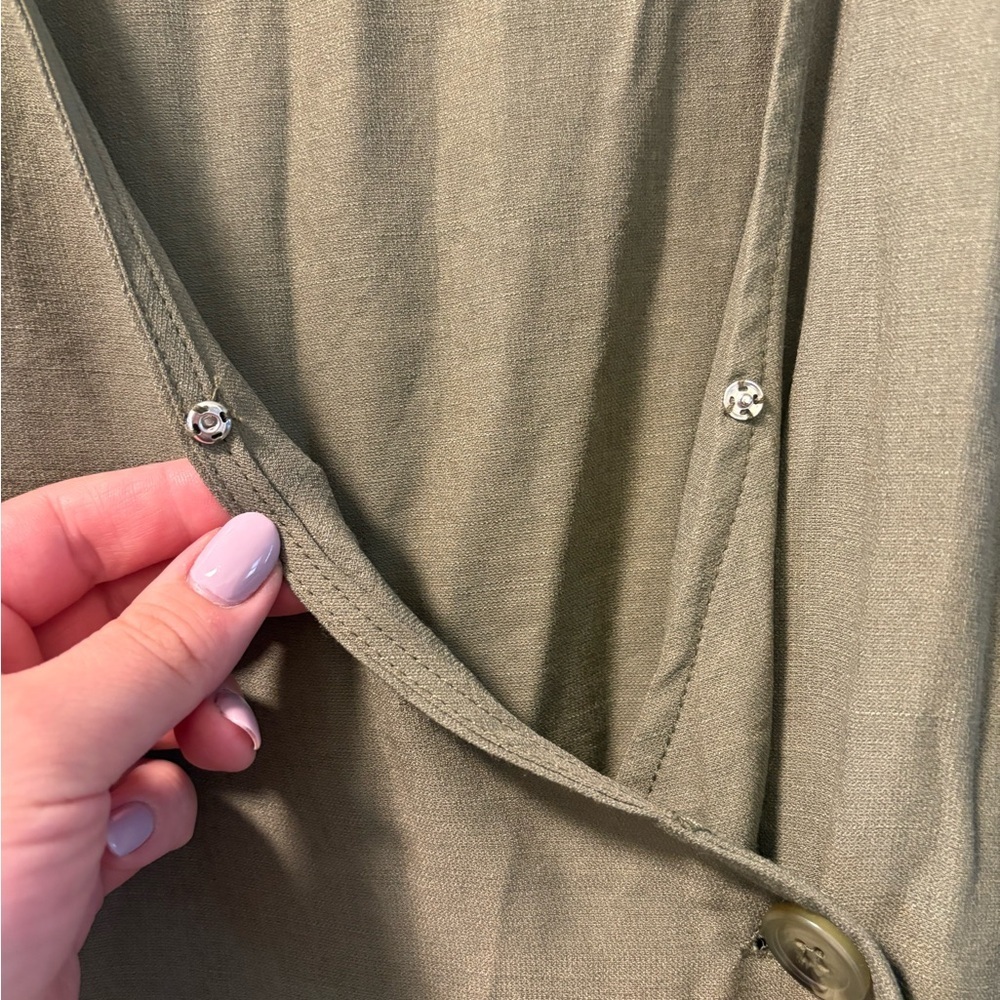 Elegant Olive Green Wrap Midi Dress with Button Detailing size Medium - Picture 4 of 9